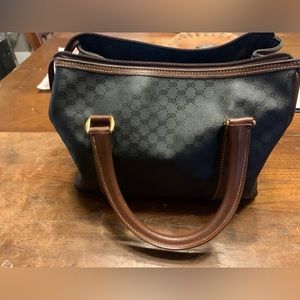 Vintage 90s gucci toiletry bag sticky inside has been removed slightly cleaned.